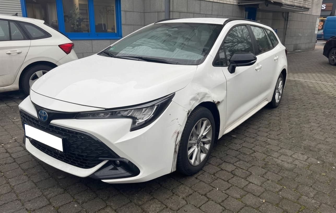 Toyota Corolla Kombi · Streifschaden